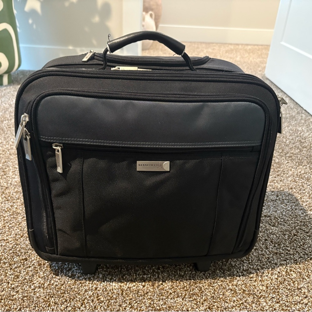 Kenneth Cole Black Travel Briefcase/Luggage Bag